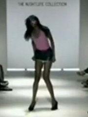 国产女模特撒尿视频,引发网友热议